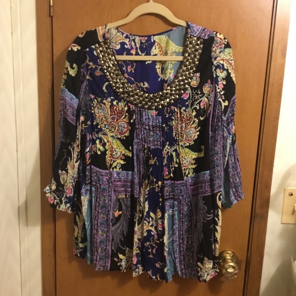 Bohemian Paisley Floral Print Tunic Blouse with Studded Scoop Neckline 1X